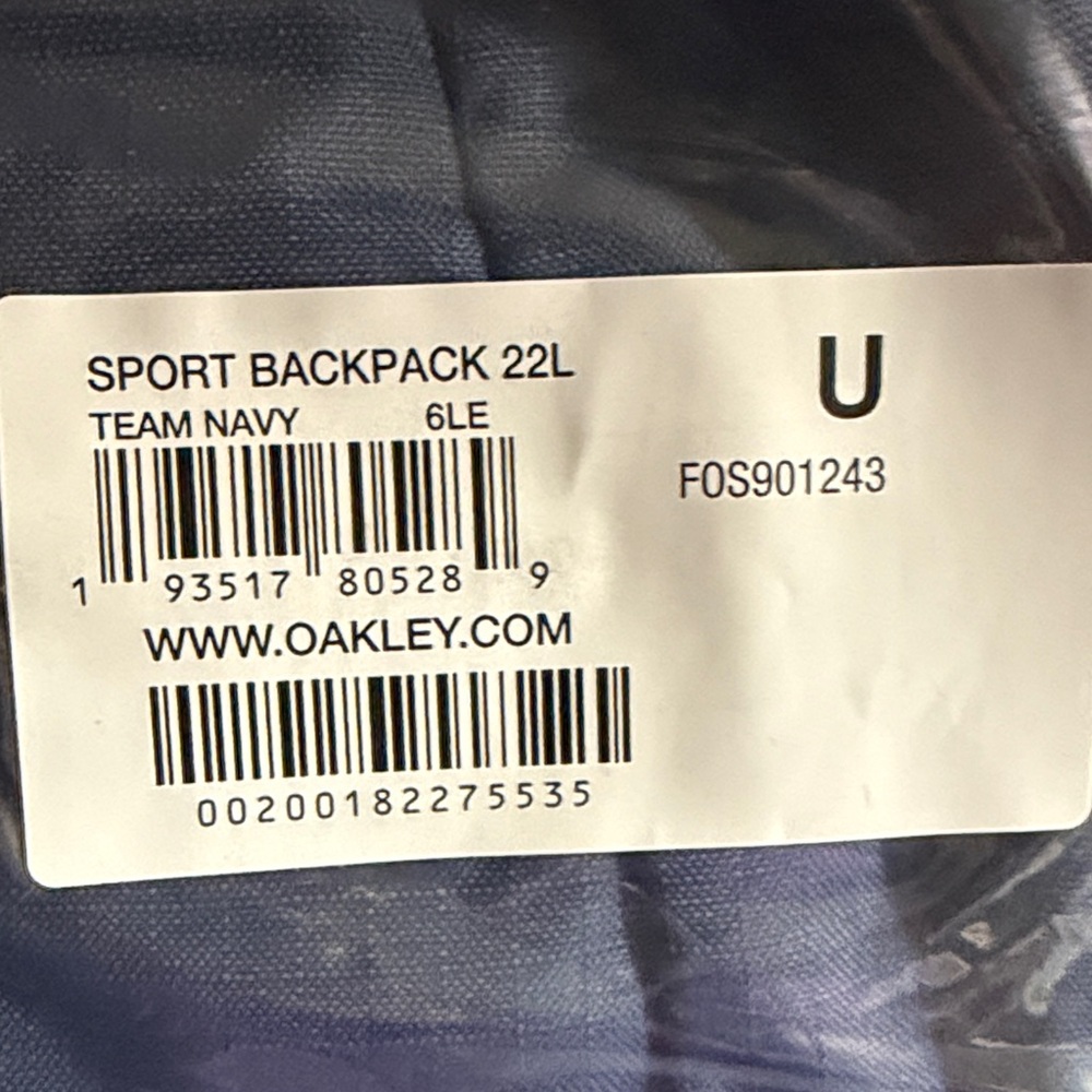 Oakley Navy Sport Backpack 22L new in package - Picture 3 of 4